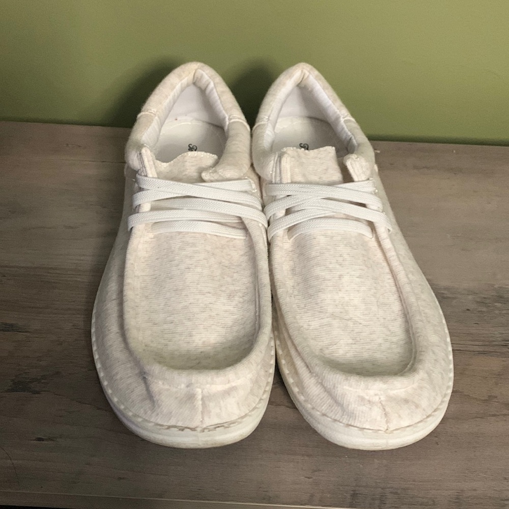 Tommy Bahama slip on sneakers
